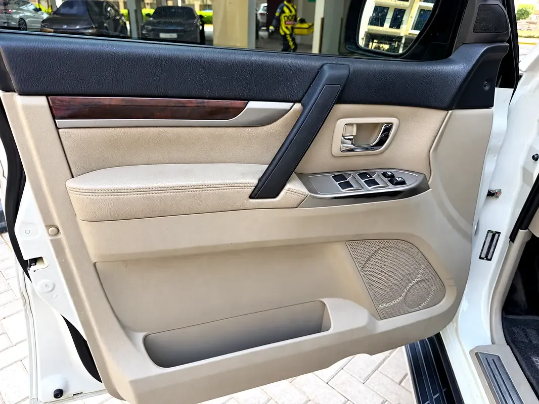 Mitsubishi Pajero 3.0 AT (220 hp) - 11