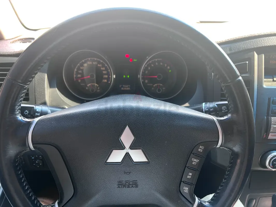 Mitsubishi Pajero 3.0 AT (220 hp) - 9