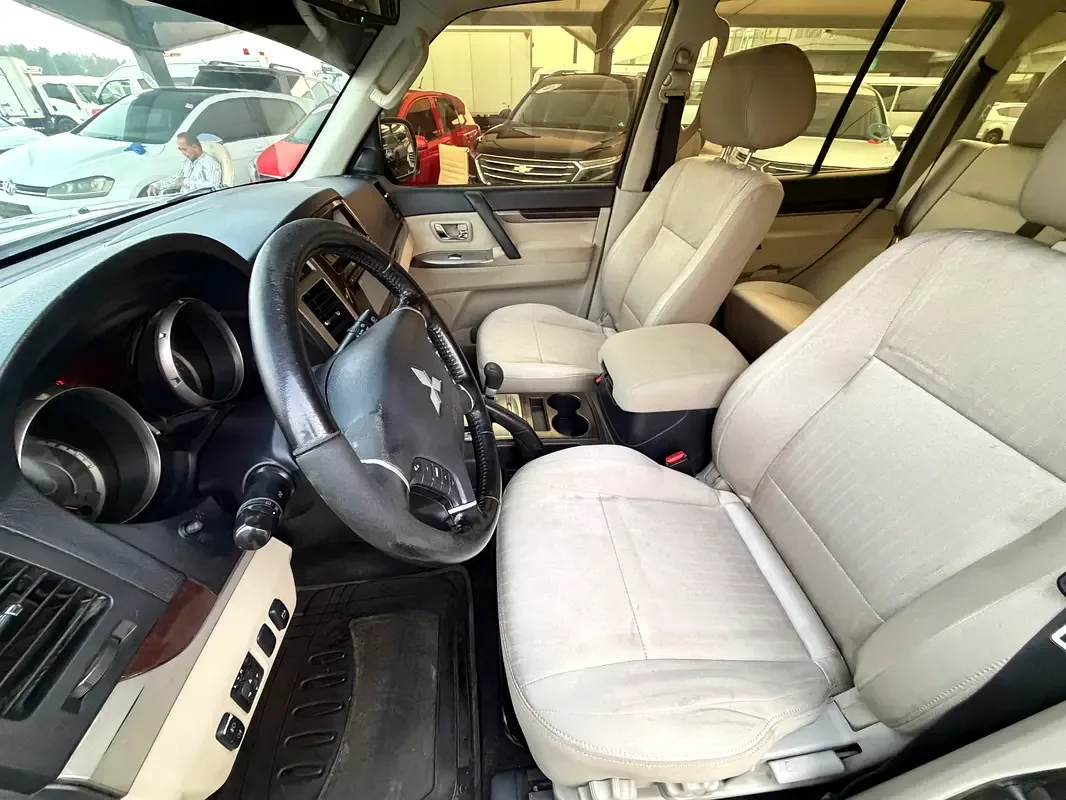 Mitsubishi Pajero 3.0 AT (220 hp) - 10