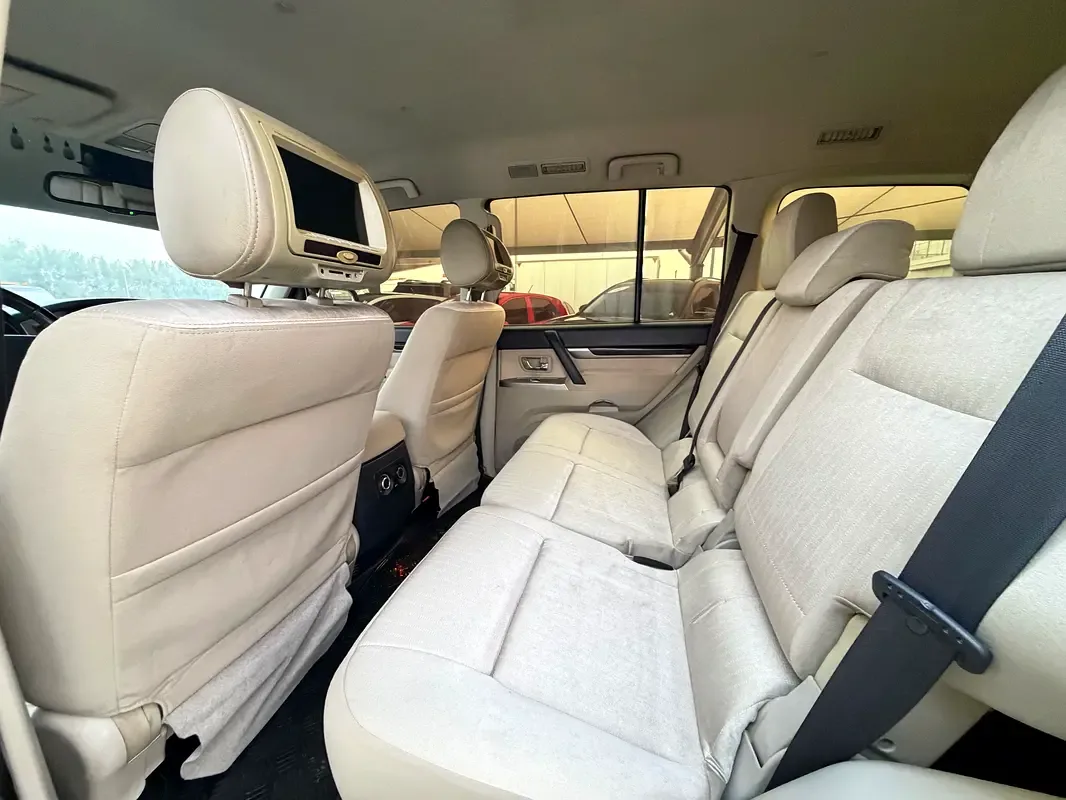 Mitsubishi Pajero 3.0 AT (220 hp) - 12