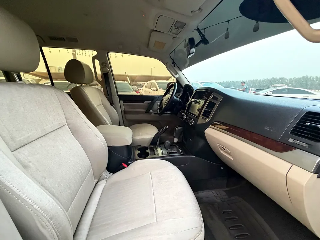 Mitsubishi Pajero 3.0 AT (220 hp) - 14