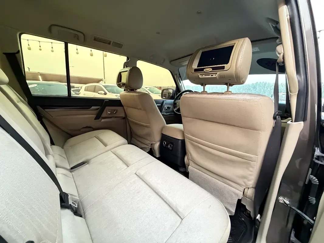 Mitsubishi Pajero 3.0 AT (220 hp) - 18