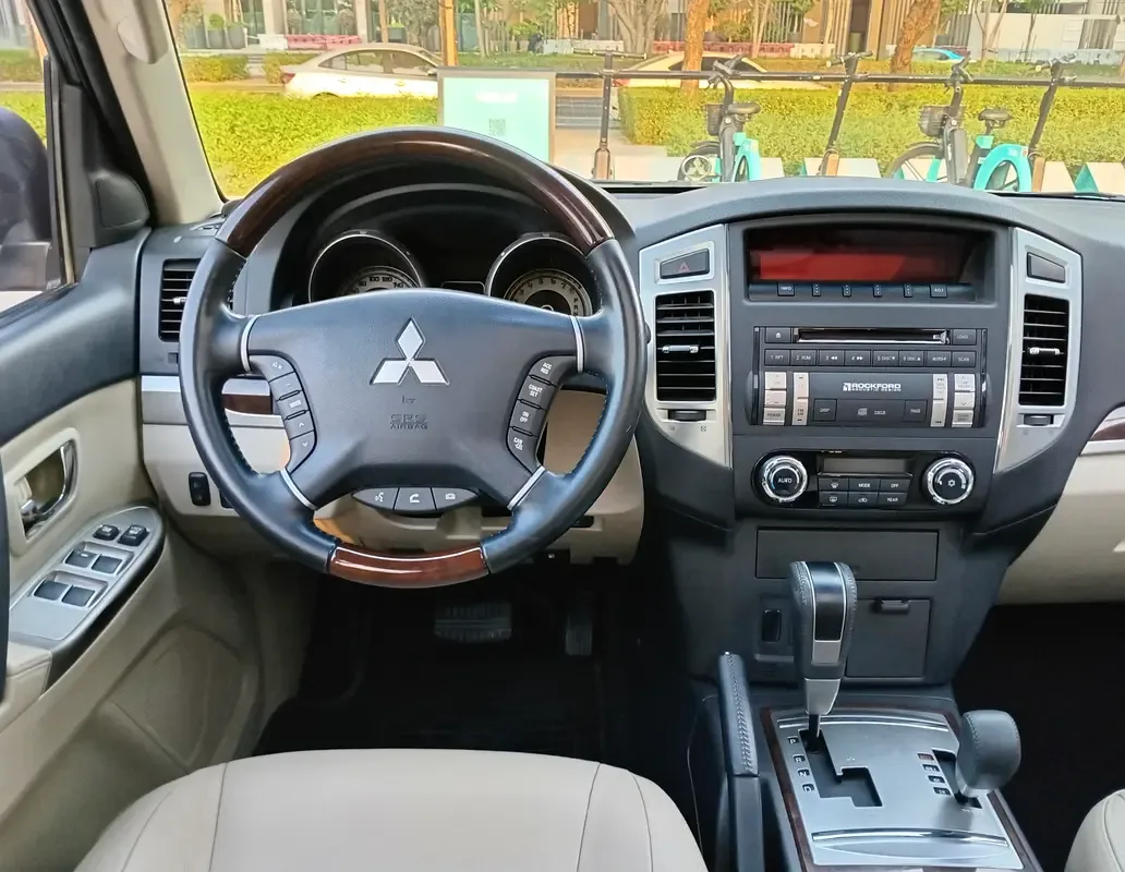 Mitsubishi Pajero 3.5 AT (189 hp) - 9