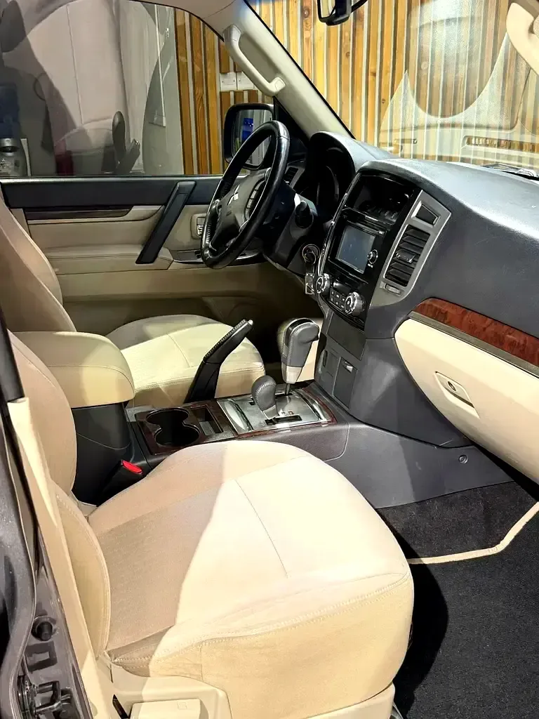 Mitsubishi Pajero 3.5 AT (189 حصان) - 9