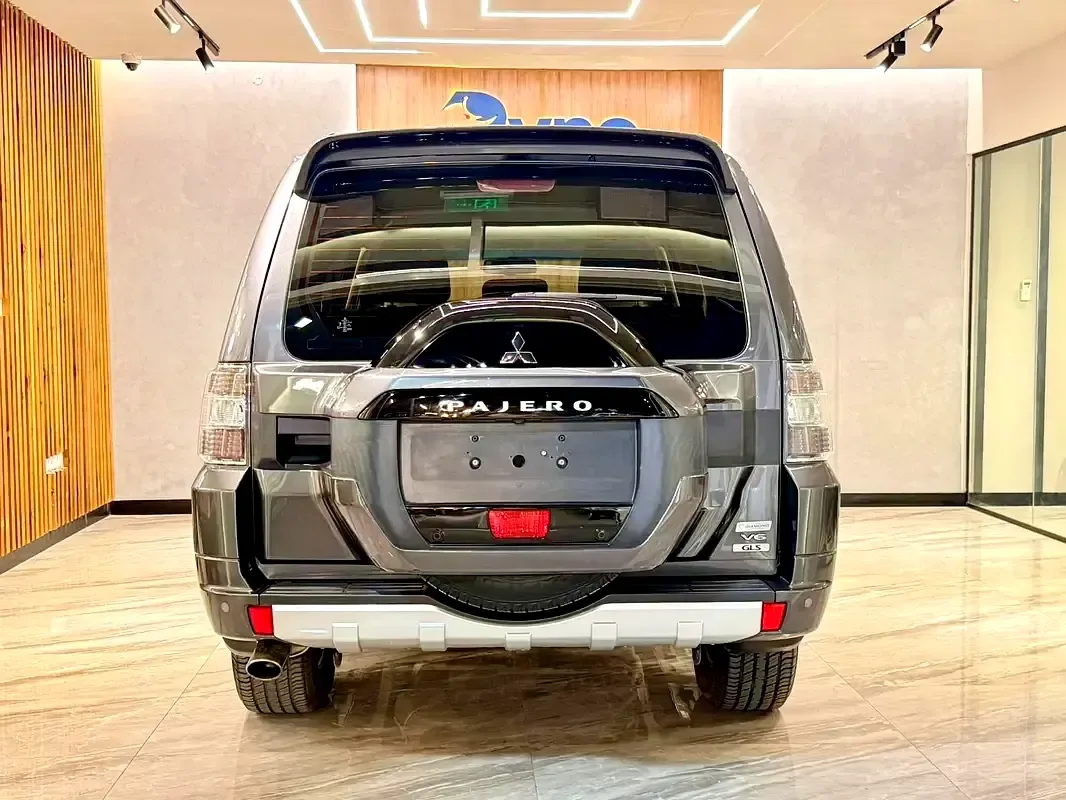 Mitsubishi Pajero 3.5 AT (189 حصان) - 6