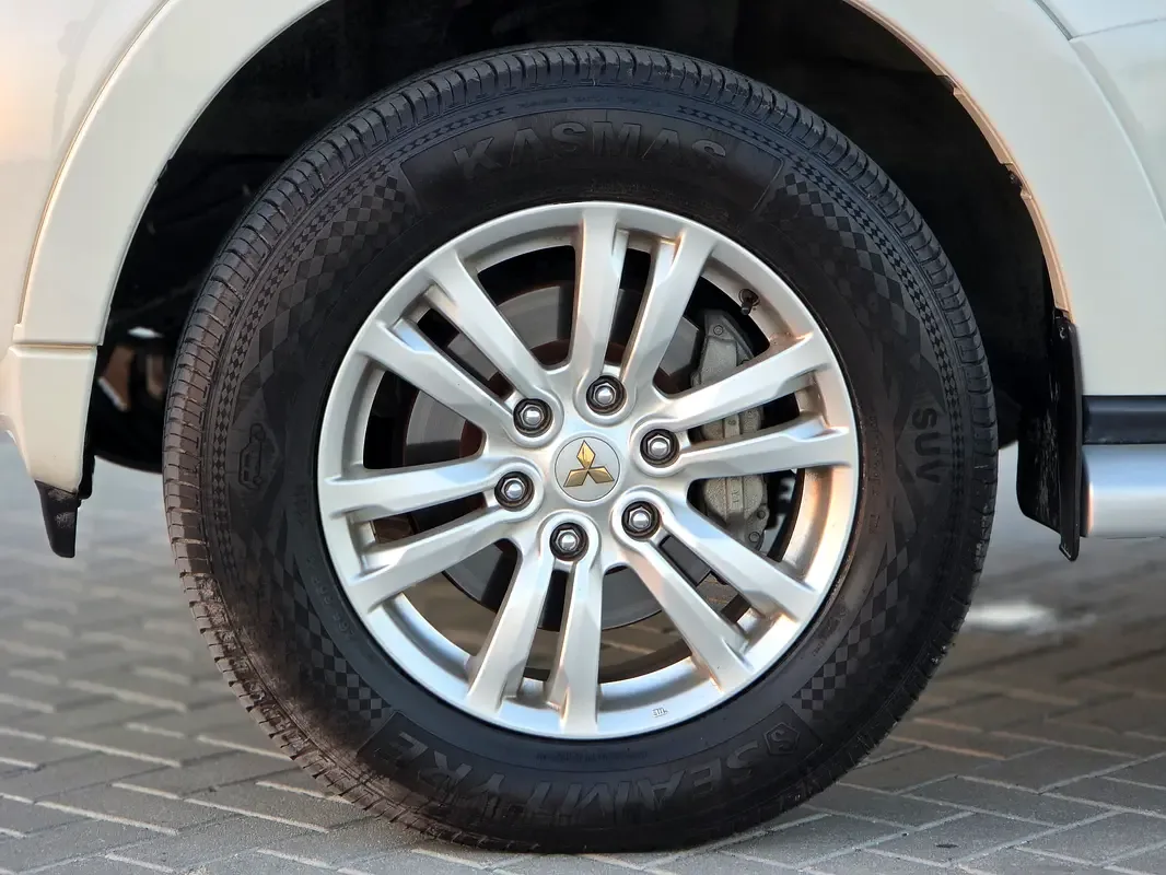 Mitsubishi Pajero 3.5 AT (189 hp) - 11