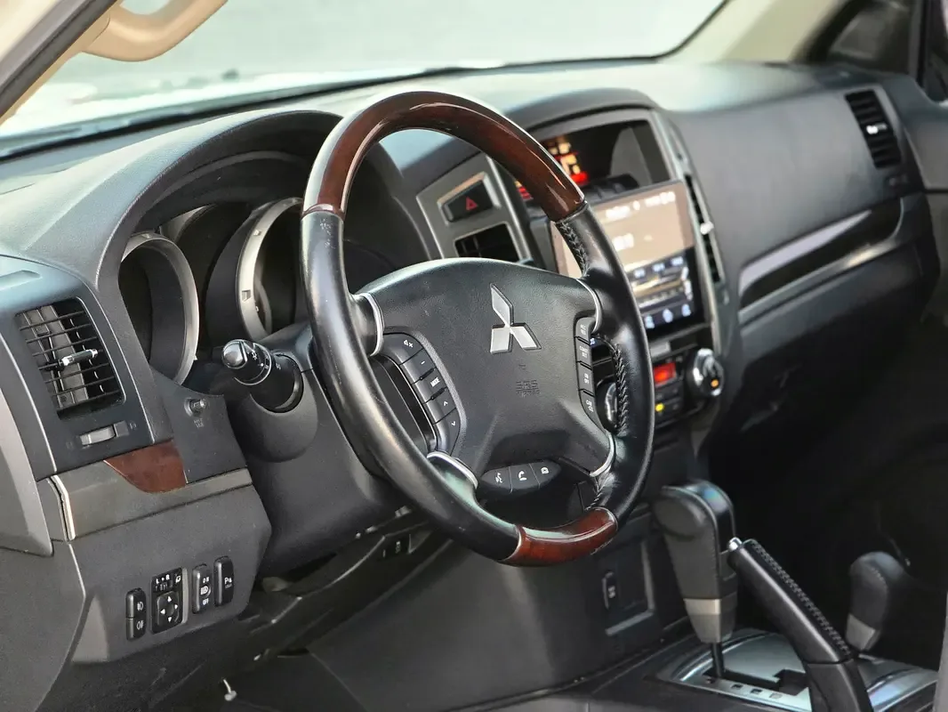 Mitsubishi Pajero 3.5 AT (189 hp) - 12