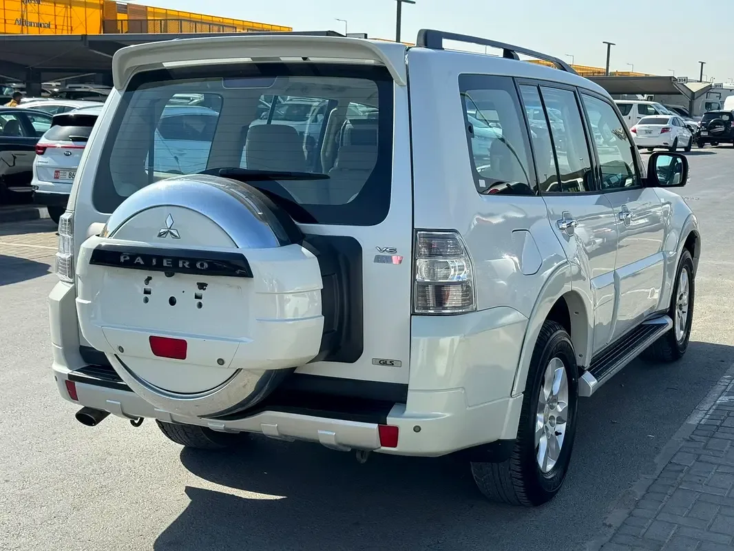 Mitsubishi Pajero 3.5 AT (189 حصان) - 3