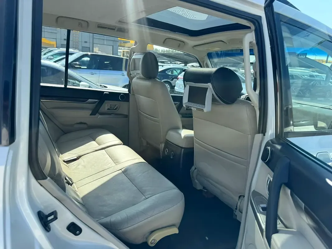 Mitsubishi Pajero 3.5 AT (189 حصان) - 10