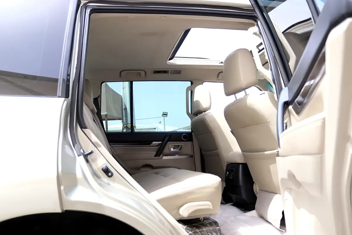 Mitsubishi Pajero 3.5 AT (189 hp) - 14