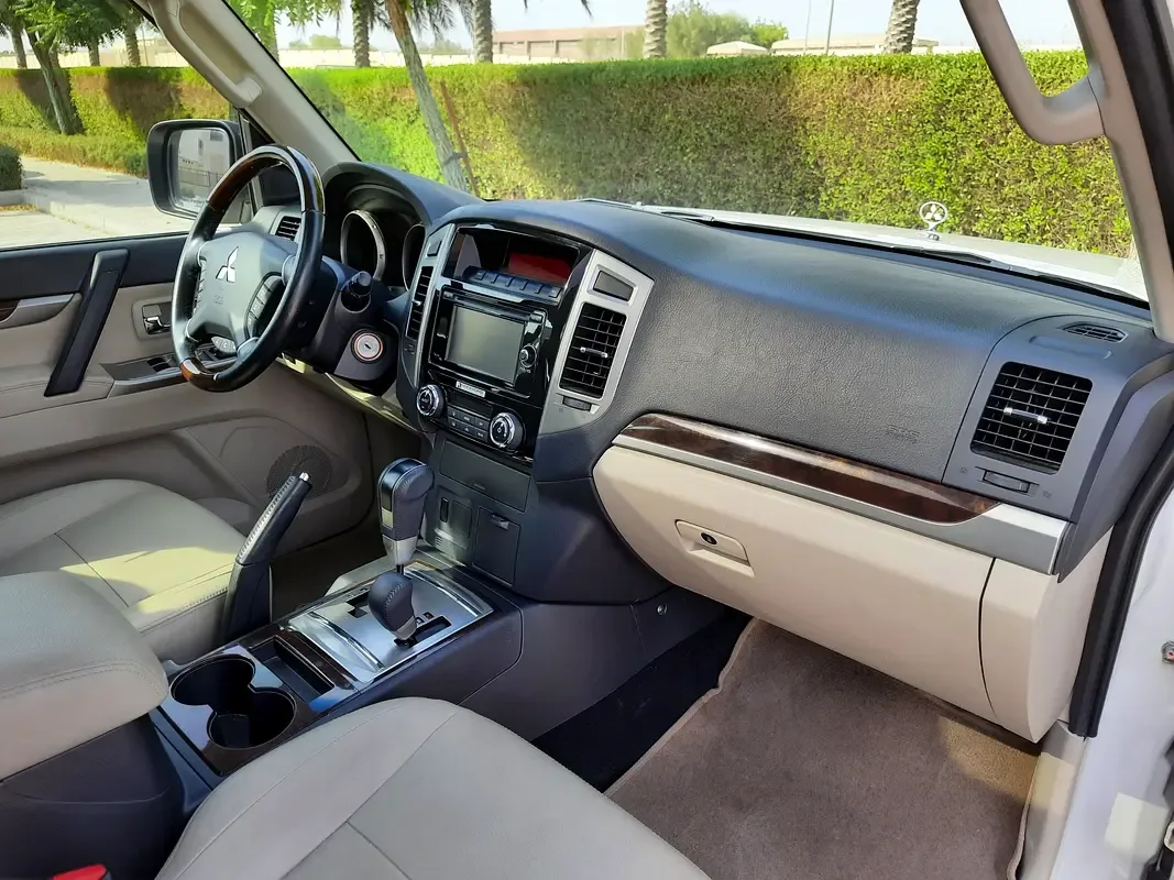 Mitsubishi Pajero 3.5 AT (189 hp) - 12