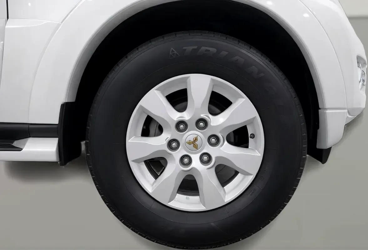 Mitsubishi Pajero 3.5 AT (189 hp) - 12
