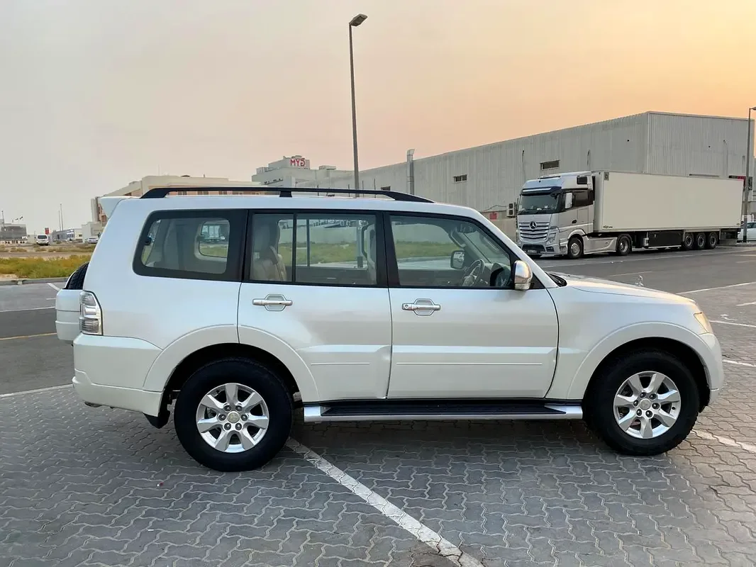 Mitsubishi Pajero 3.5 AT 4WD (189 حصان) - 3