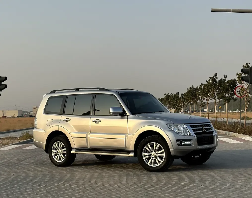 Mitsubishi Pajero 3.8 AT (243 hp)