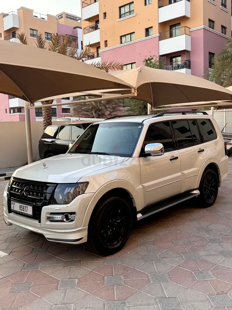 Mitsubishi Pajero 3.8 AT (243 hp)