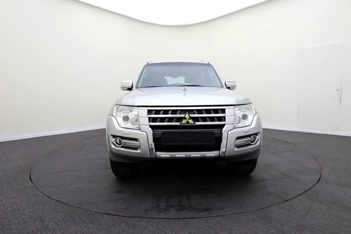 Mitsubishi Pajero 3.8 AT (243 hp)
