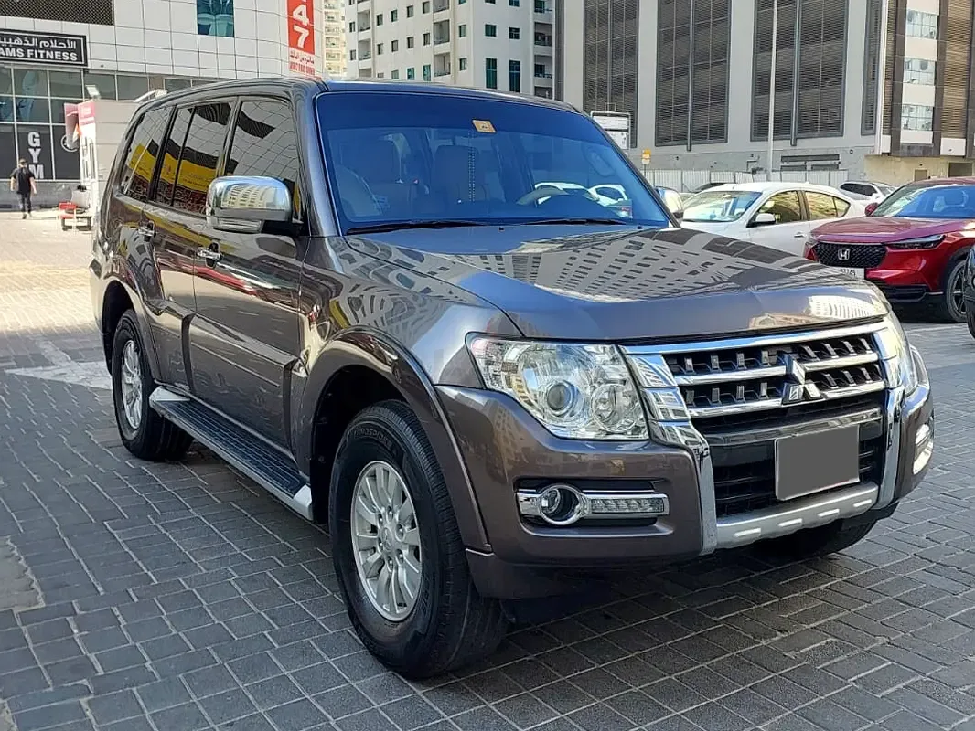 Mitsubishi Pajero 3.8 AT (243 hp)
