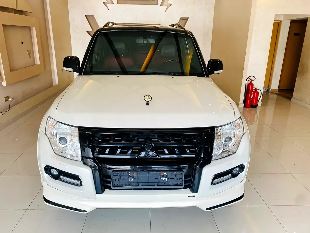 Mitsubishi Pajero 3.8 AT (243 hp)