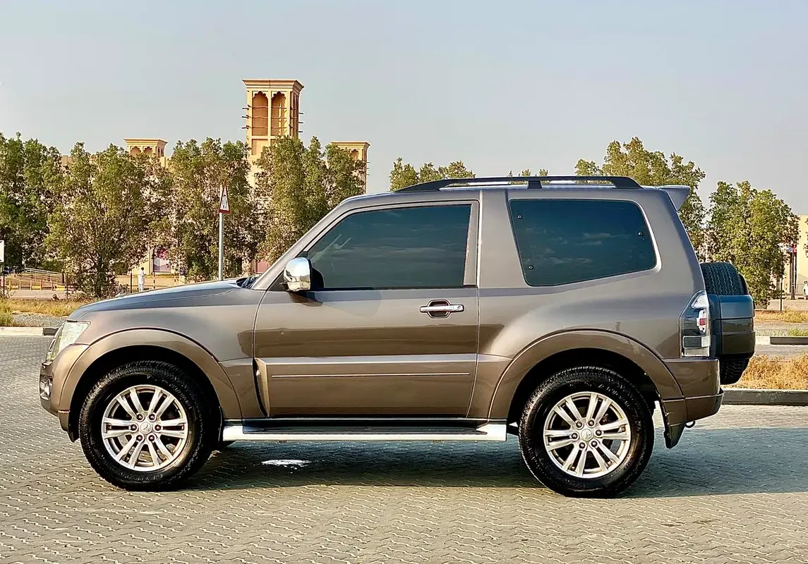 Mitsubishi Pajero 3.8 AT (243 hp)