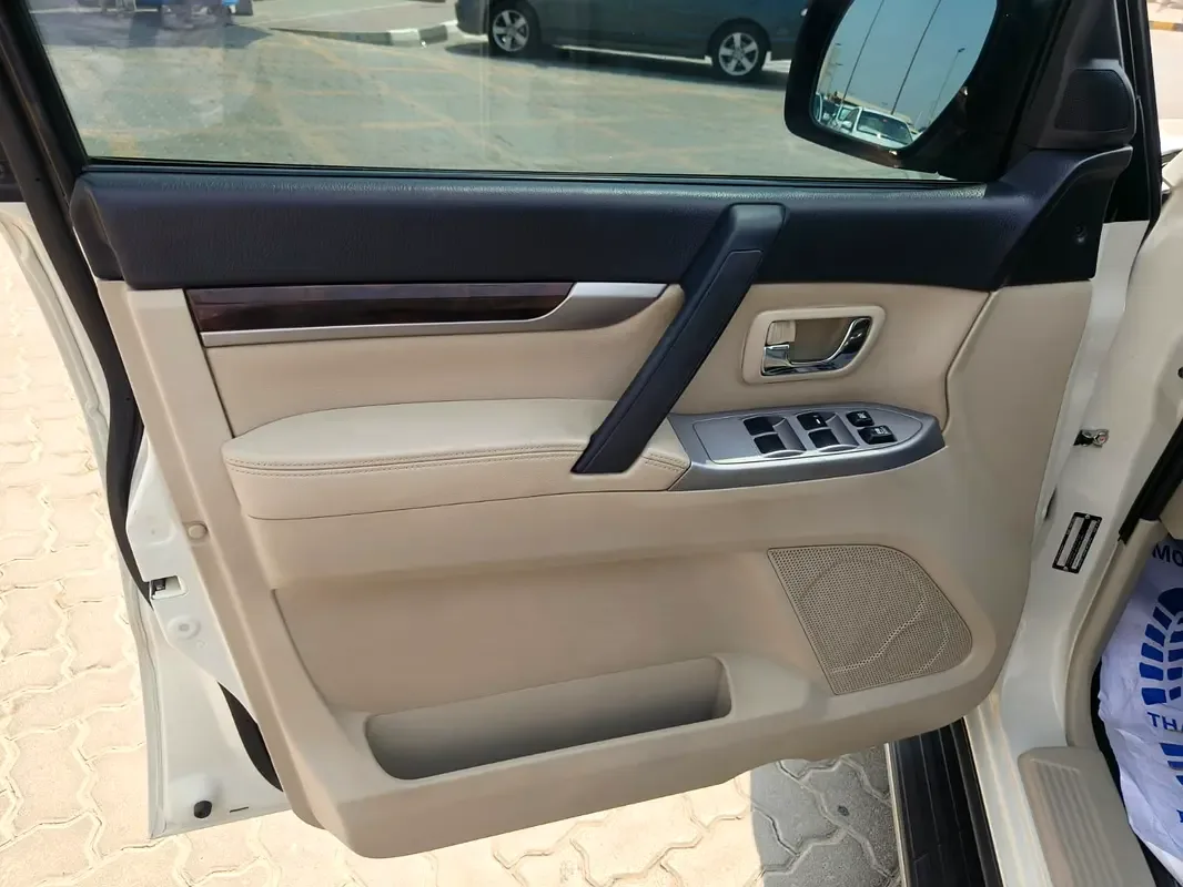 Mitsubishi Pajero 3.8 AT (243 حصان) - 9