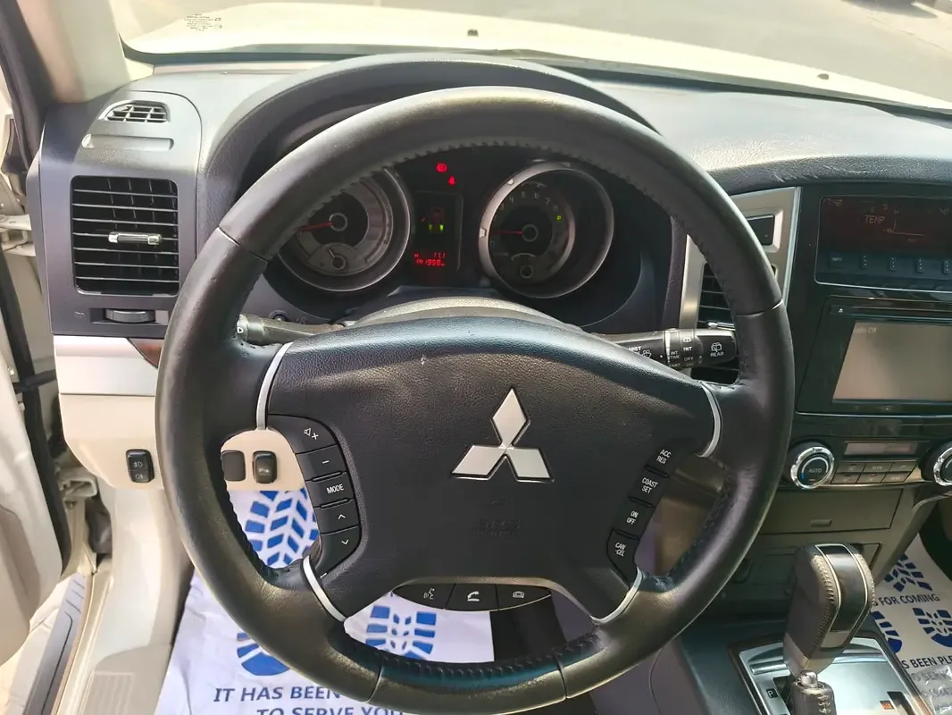 Mitsubishi Pajero 3.8 AT (243 حصان) - 12