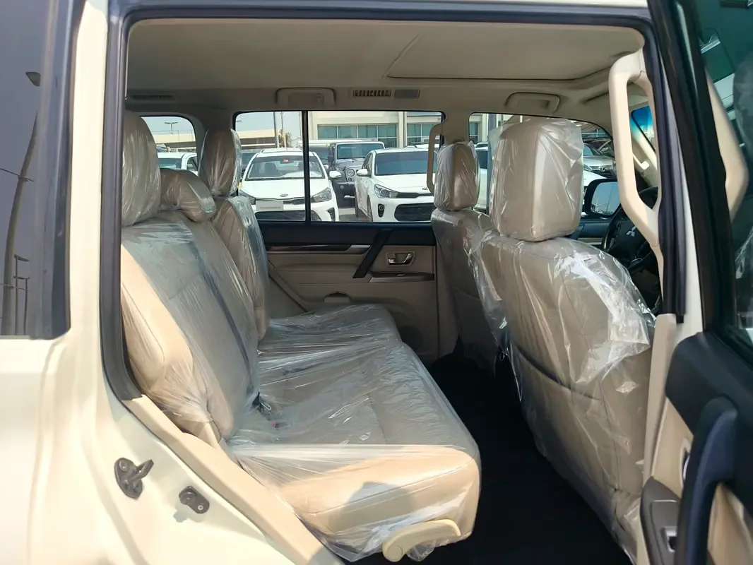 Mitsubishi Pajero 3.8 AT (243 حصان) - 17