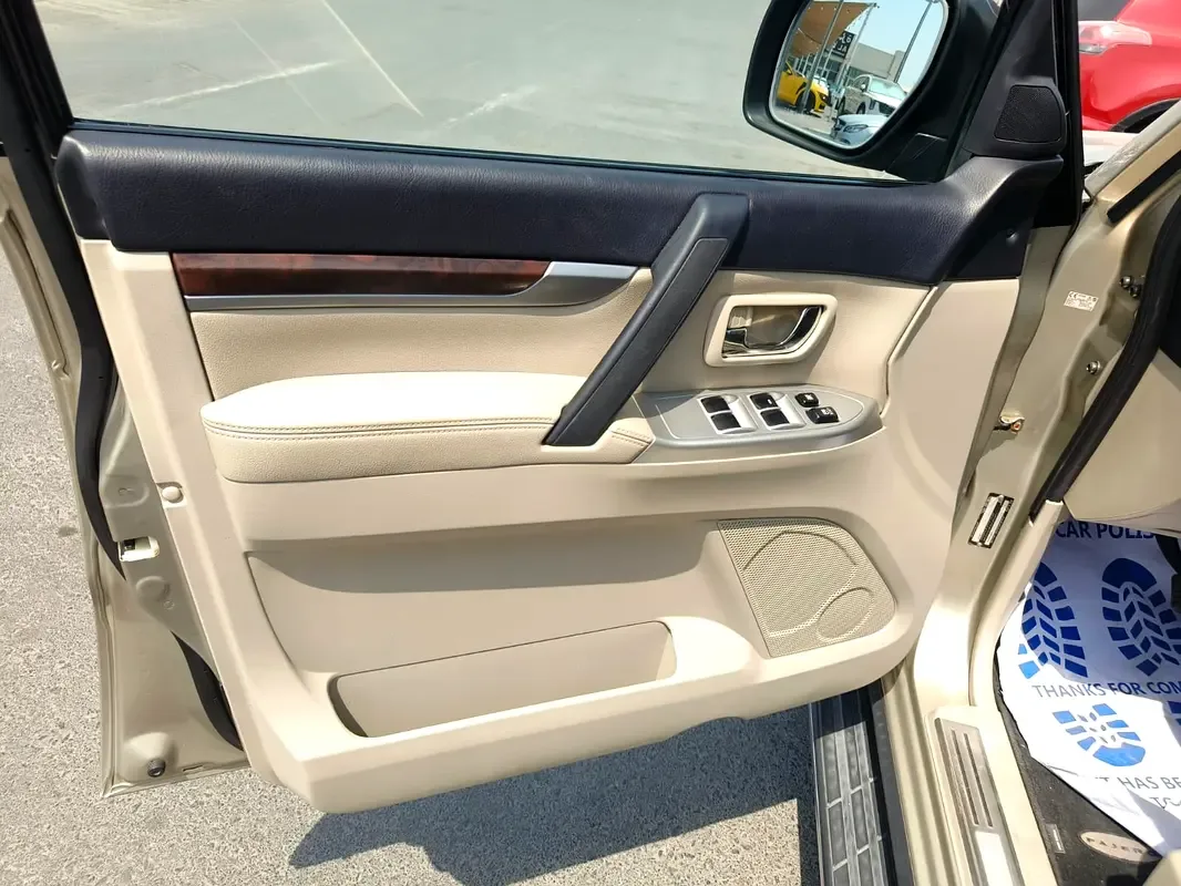 Mitsubishi Pajero 3.8 AT (243 hp) - 9