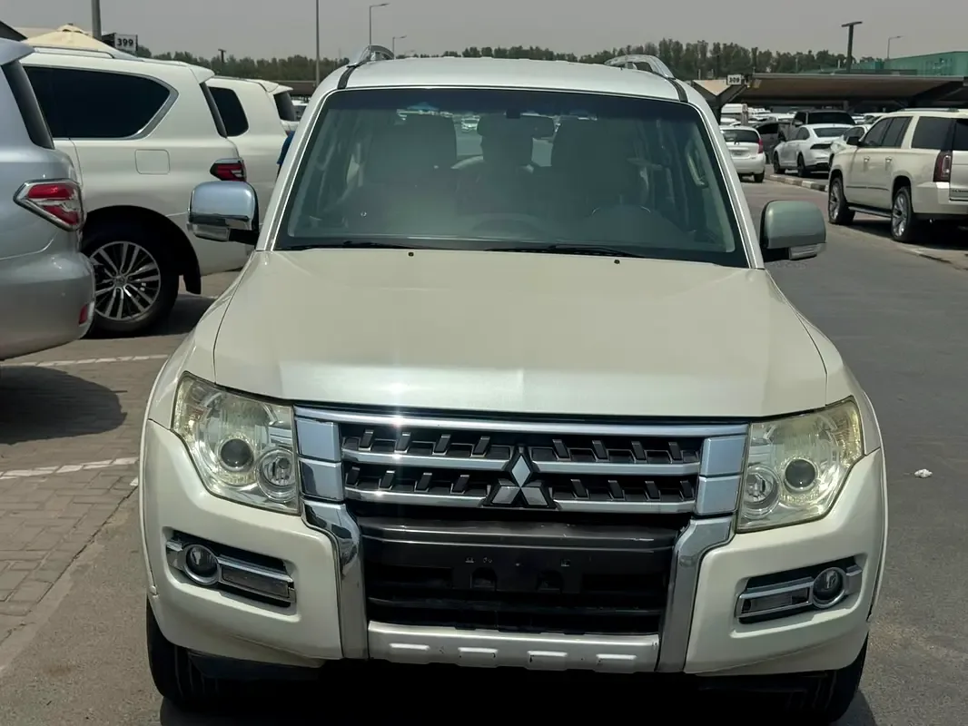Mitsubishi Pajero 3.8 AT (243 hp)