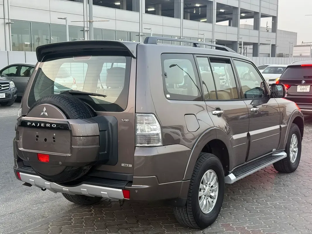 Mitsubishi Pajero 3.8 AT (243 حصان) - 6