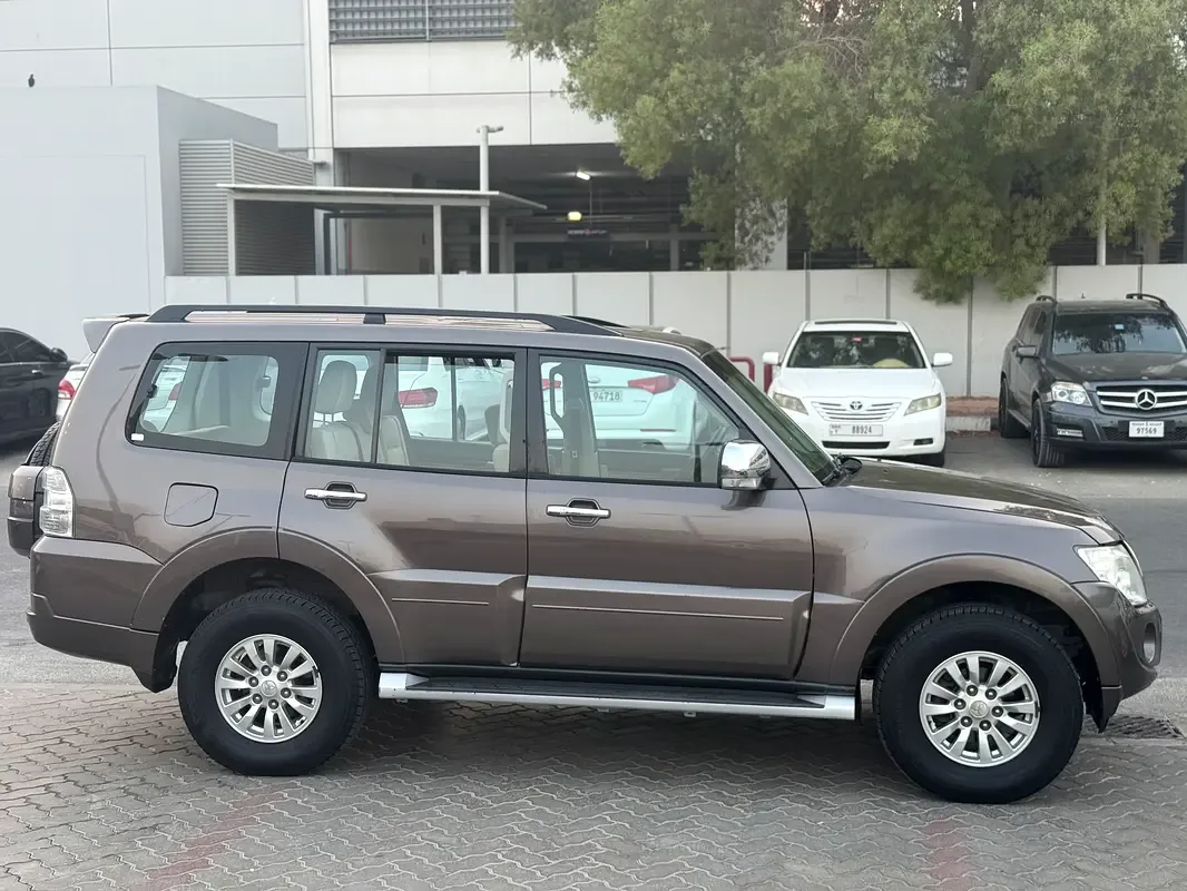 Mitsubishi Pajero 3.8 AT (243 حصان) - 10