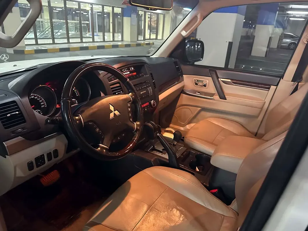 Mitsubishi Pajero 3.8 AT (243 حصان) - 10