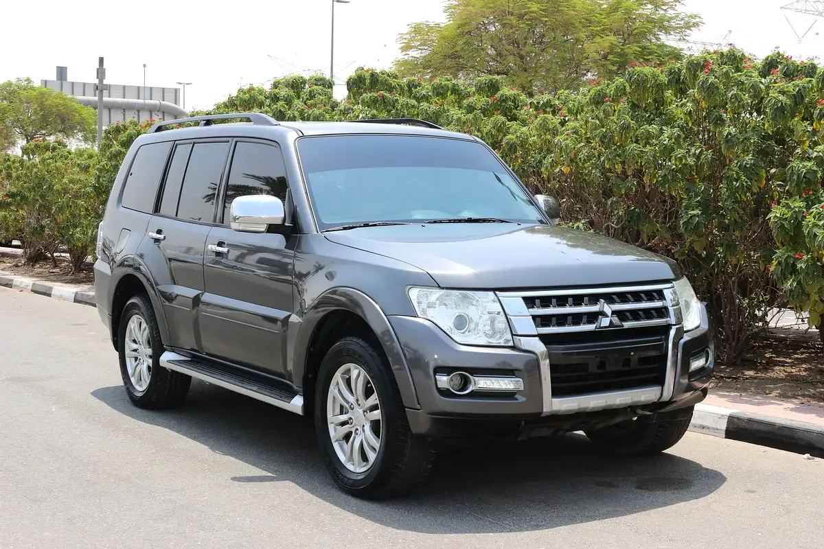 Mitsubishi Pajero 3.8 AT (243 hp)