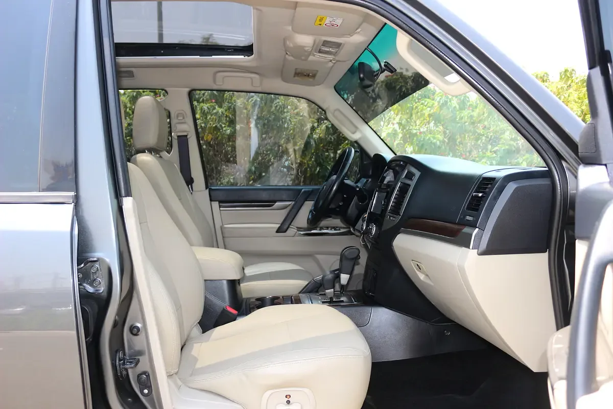 Mitsubishi Pajero 3.8 AT (243 hp) - 8