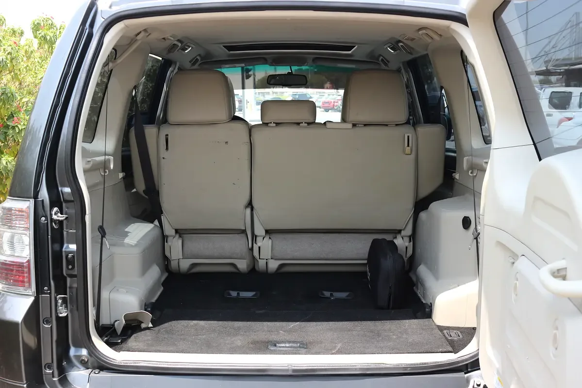 Mitsubishi Pajero 3.8 AT (243 hp) - 11