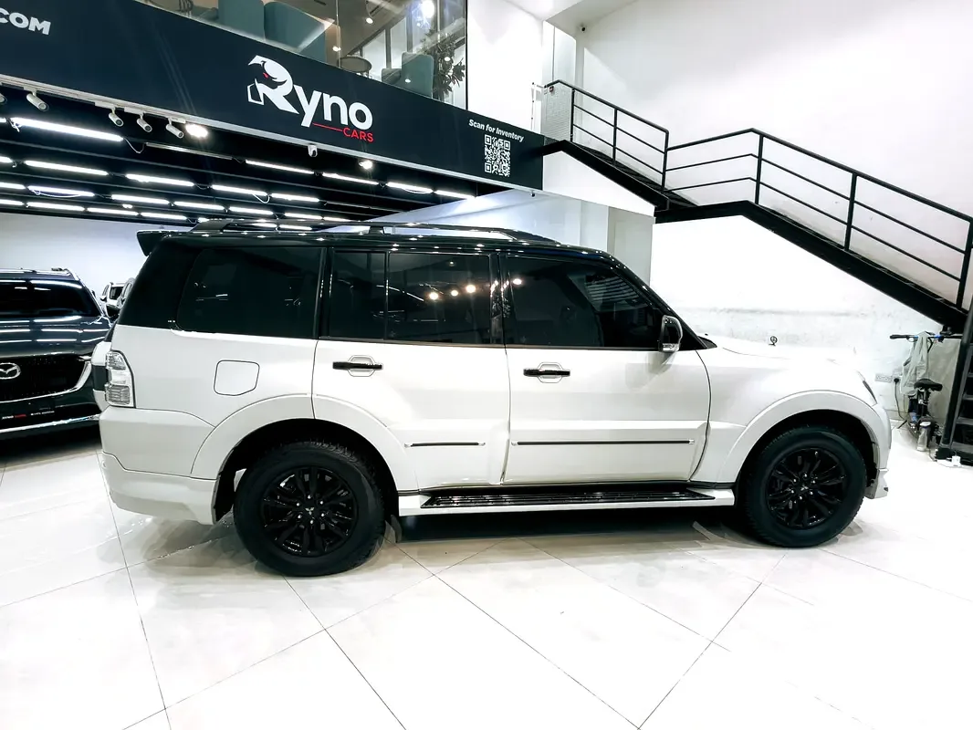 Mitsubishi Pajero 3.8 AT (243 hp) - 3