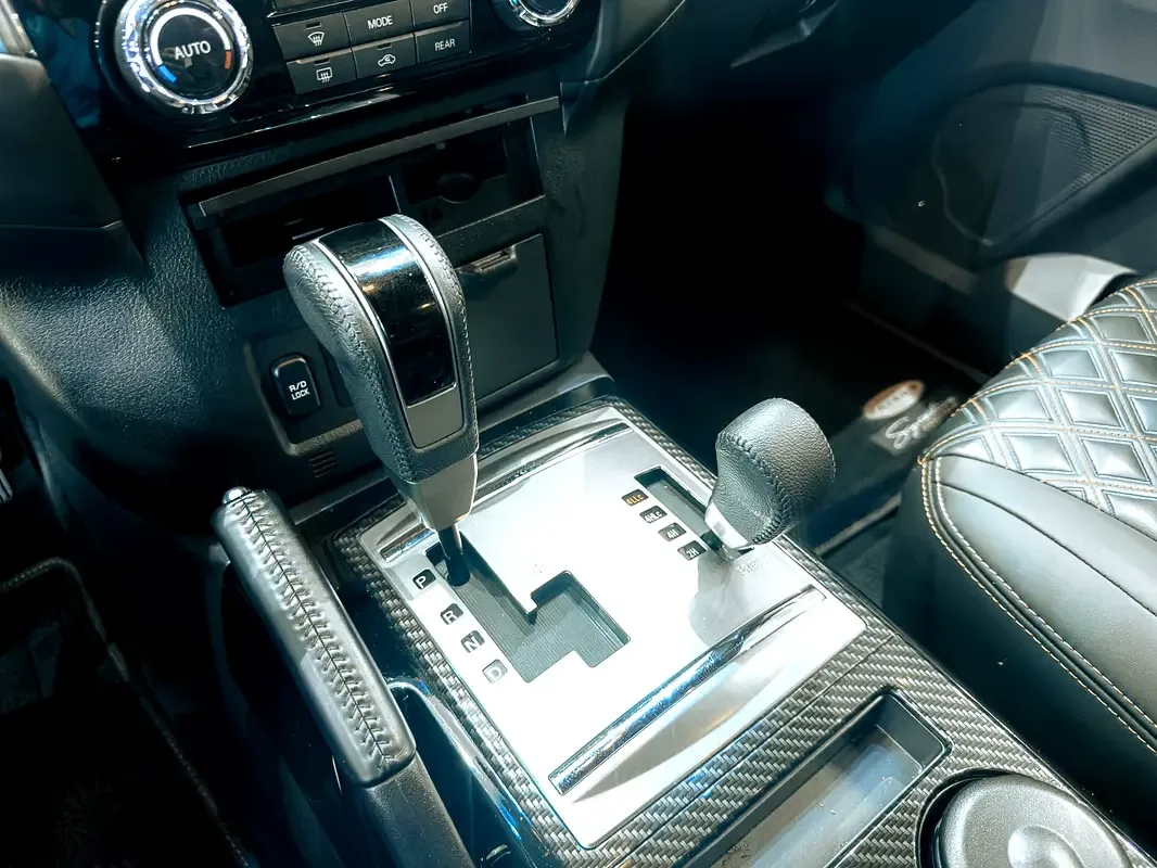 Mitsubishi Pajero 3.8 AT (243 hp) - 14