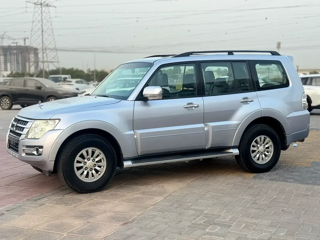 Mitsubishi Pajero 3.8 AT (243 حصان) - 2