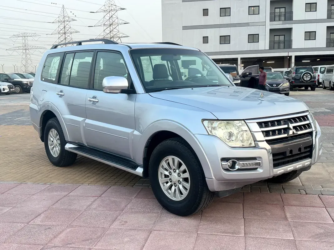 Mitsubishi Pajero 3.8 AT (243 hp)