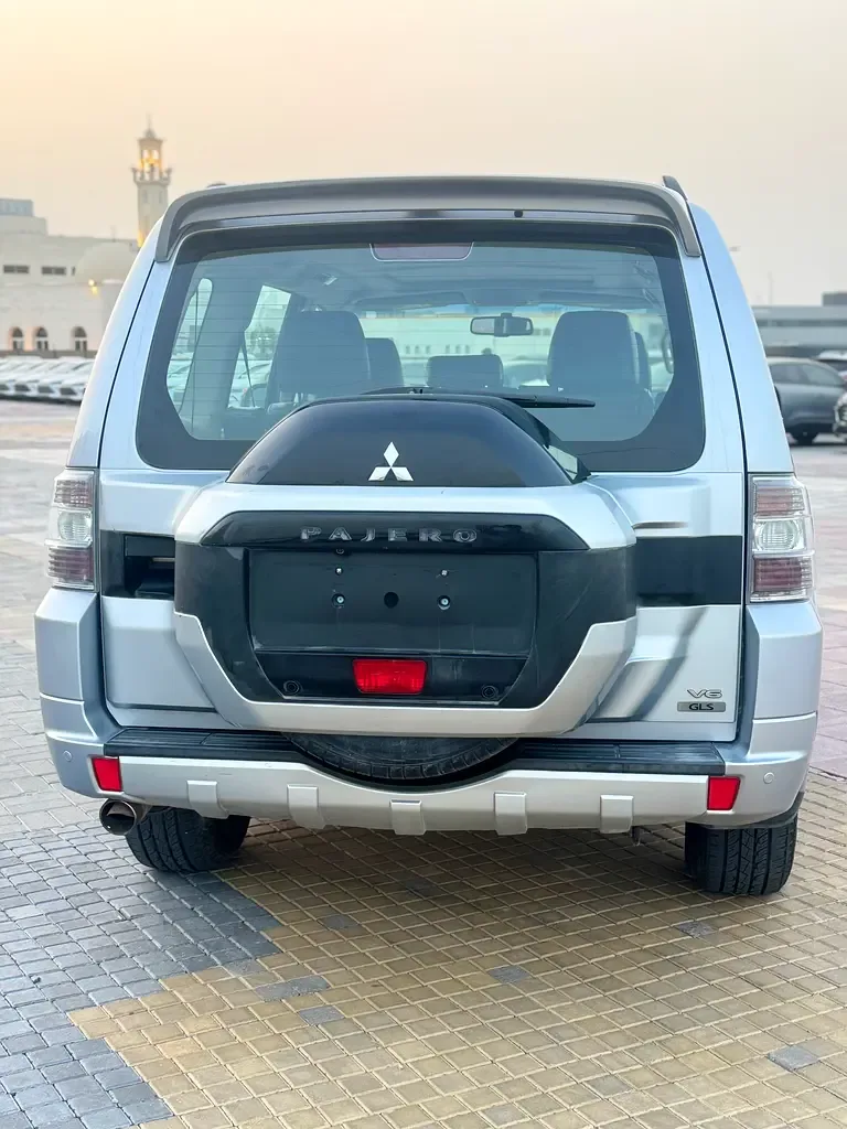 Mitsubishi Pajero 3.8 AT (243 حصان) - 3