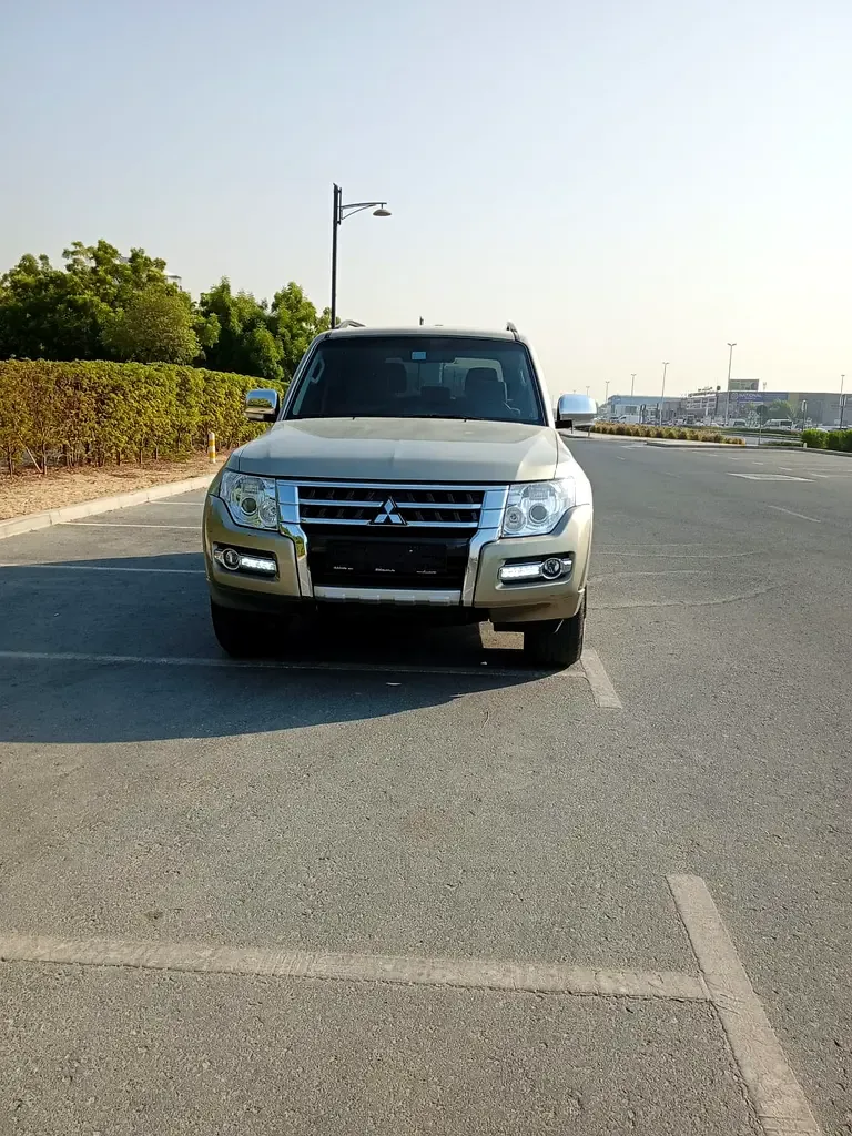 Mitsubishi Pajero 3.8 AT (243 hp)