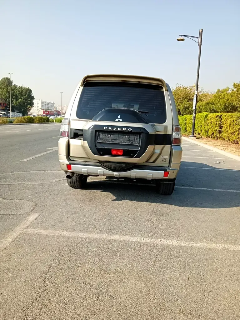 Mitsubishi Pajero 3.8 AT (243 hp) - 8