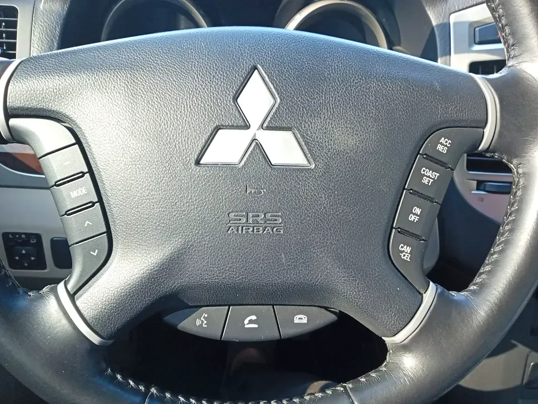 Mitsubishi Pajero 3.8 AT (243 hp) - 11