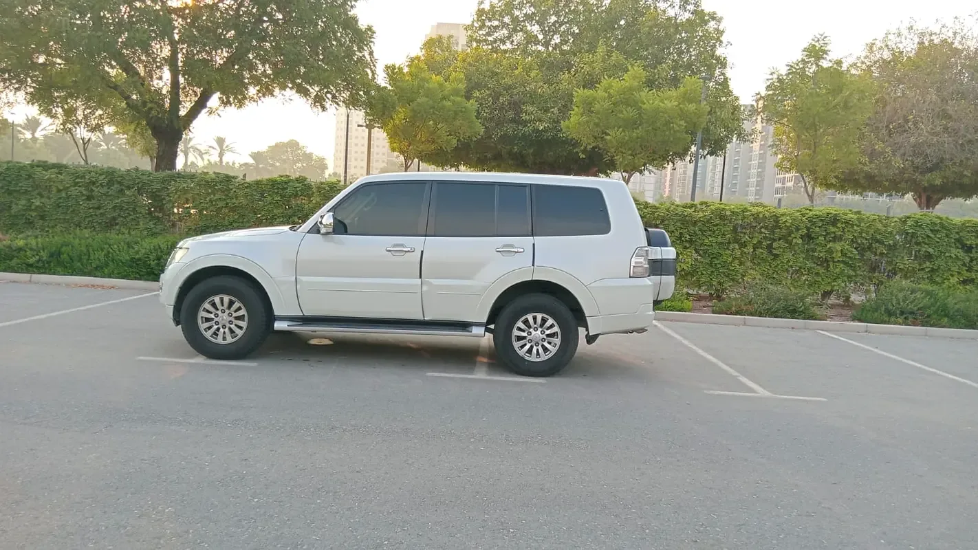 Mitsubishi Pajero 3.8 AT (243 hp) - 2