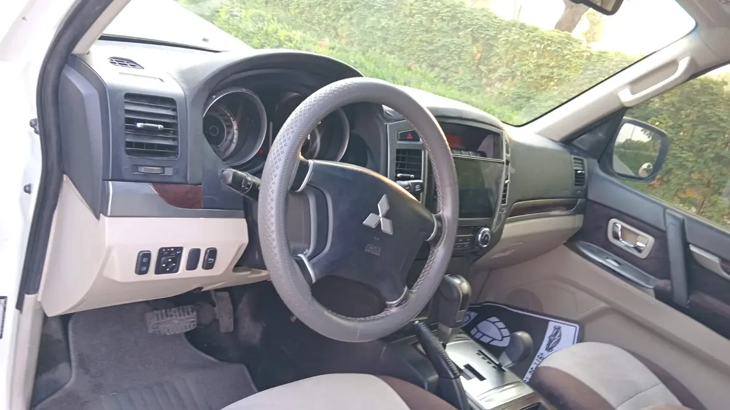 Mitsubishi Pajero 3.8 AT (243 hp) - 9