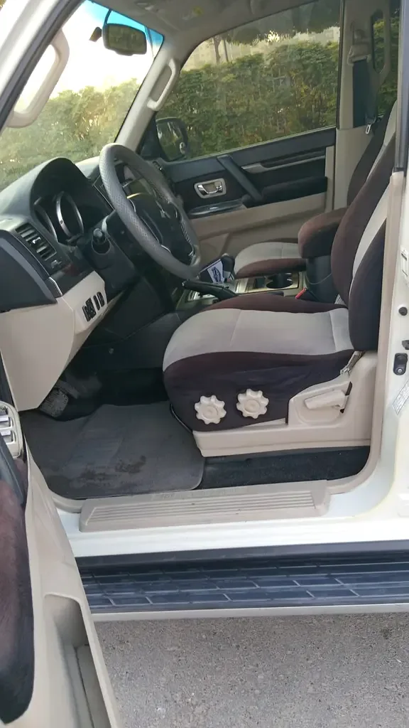 Mitsubishi Pajero 3.8 AT (243 hp) - 10