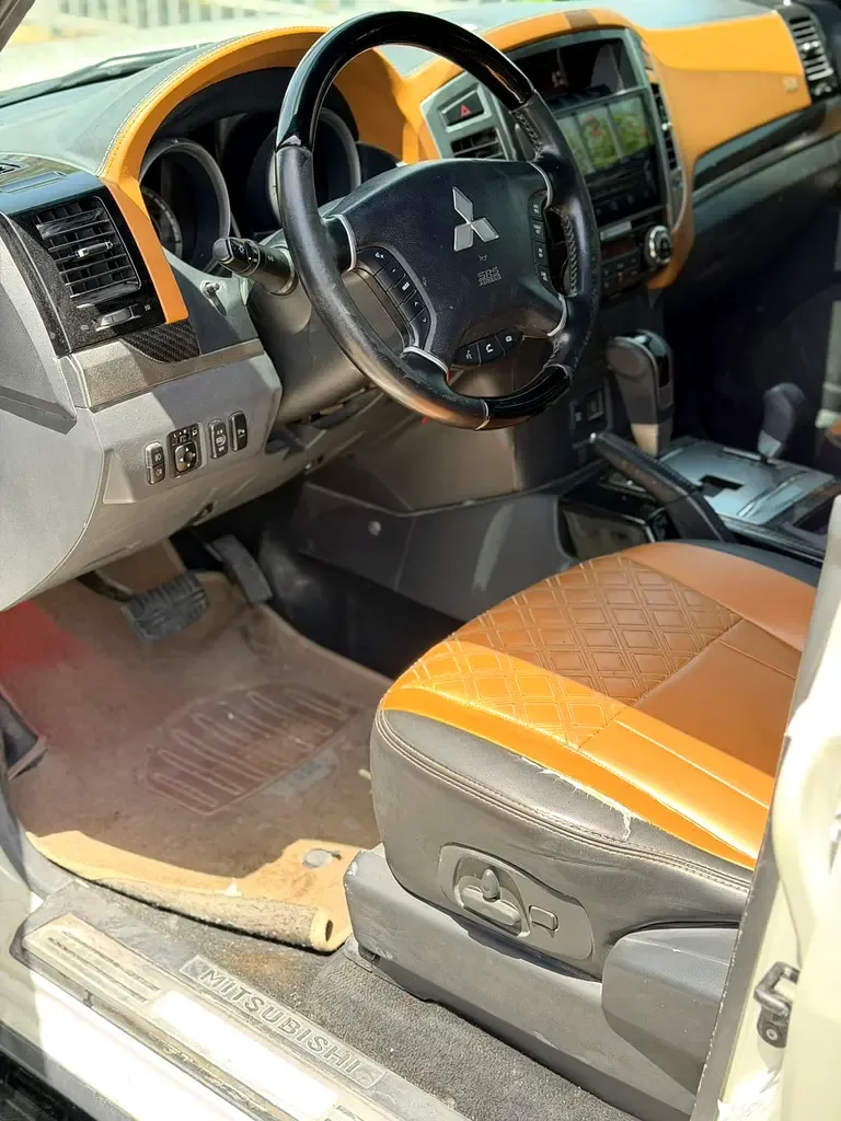 Mitsubishi Pajero 3.8 AT (243 حصان) - 9