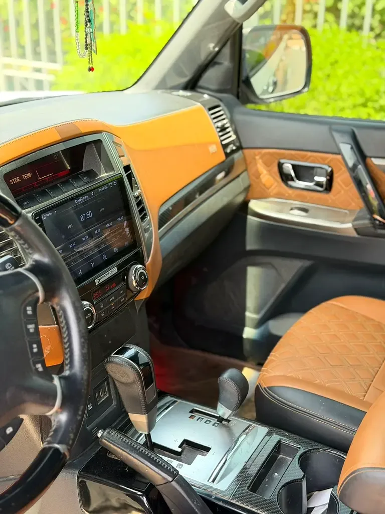 Mitsubishi Pajero 3.8 AT (243 حصان) - 10