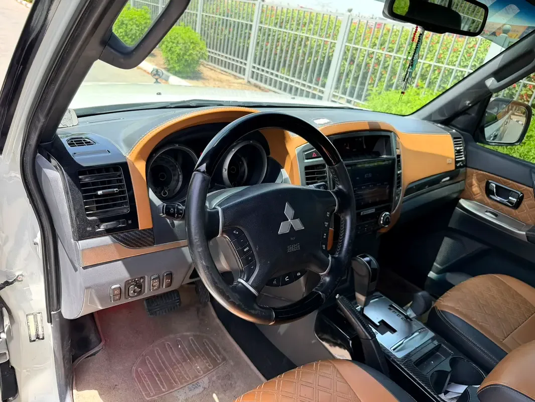 Mitsubishi Pajero 3.8 AT (243 حصان) - 12