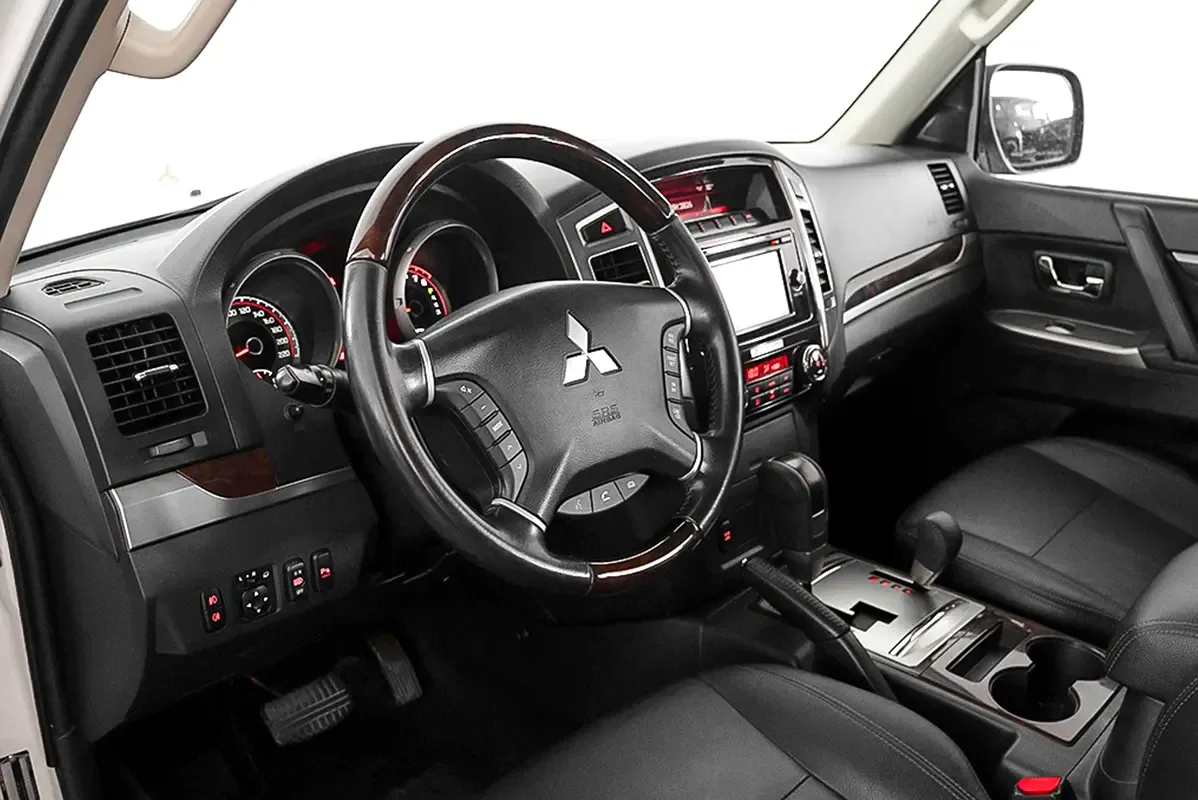 Mitsubishi Pajero 3.8 AT (243 hp) - 7