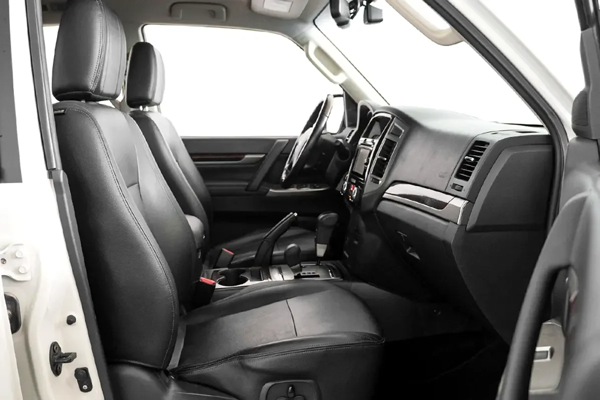Mitsubishi Pajero 3.8 AT (243 hp) - 8